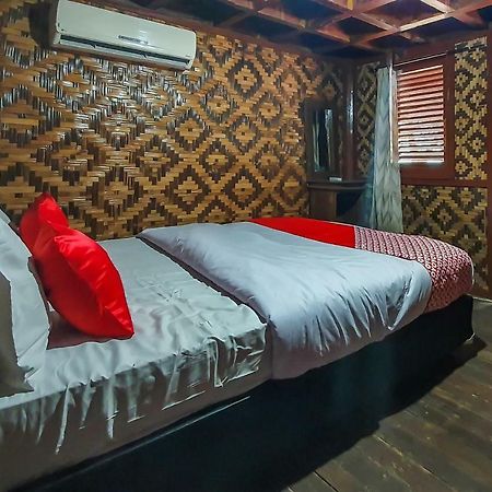 Oyo 951 Cempaka Ratu Beach Resort Сукабуми Экстерьер фото