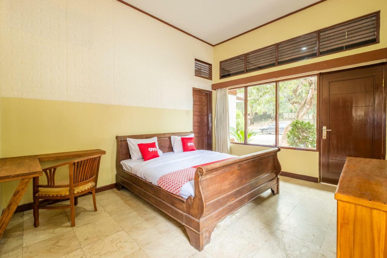 Oyo 951 Cempaka Ratu Beach Resort Сукабуми Экстерьер фото