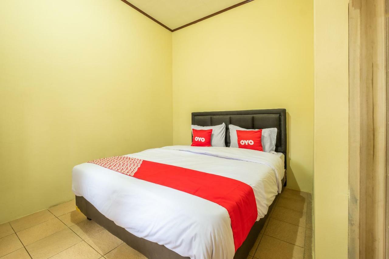 Oyo 951 Cempaka Ratu Beach Resort Сукабуми Экстерьер фото