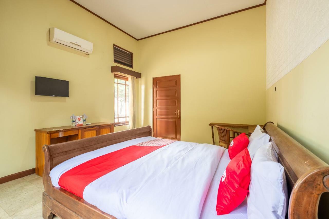 Oyo 951 Cempaka Ratu Beach Resort Сукабуми Экстерьер фото