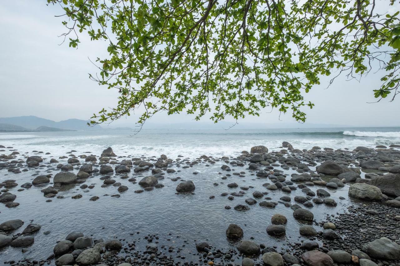 Oyo 951 Cempaka Ratu Beach Resort Сукабуми Экстерьер фото
