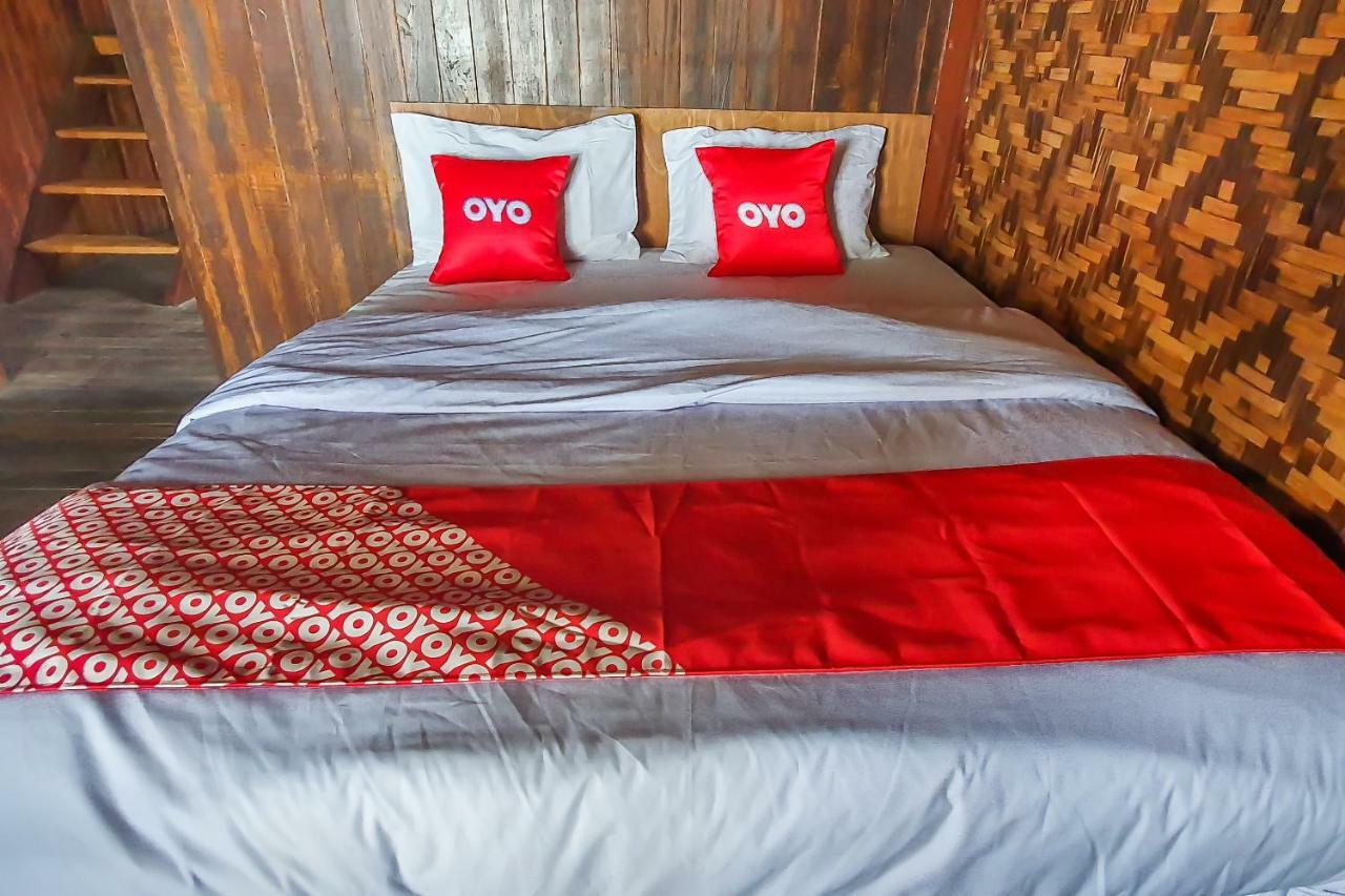 Oyo 951 Cempaka Ratu Beach Resort Сукабуми Экстерьер фото