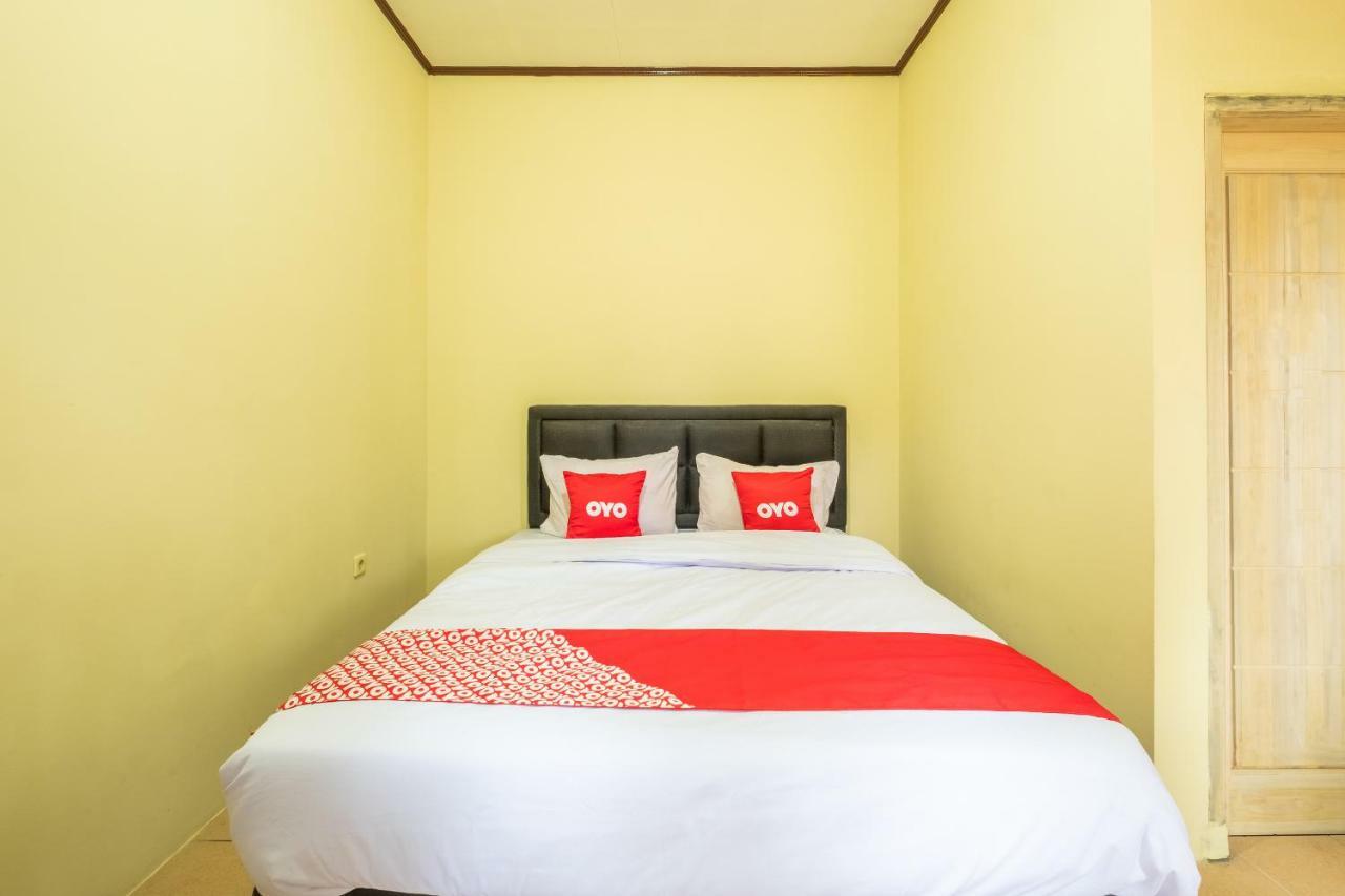 Oyo 951 Cempaka Ratu Beach Resort Сукабуми Экстерьер фото