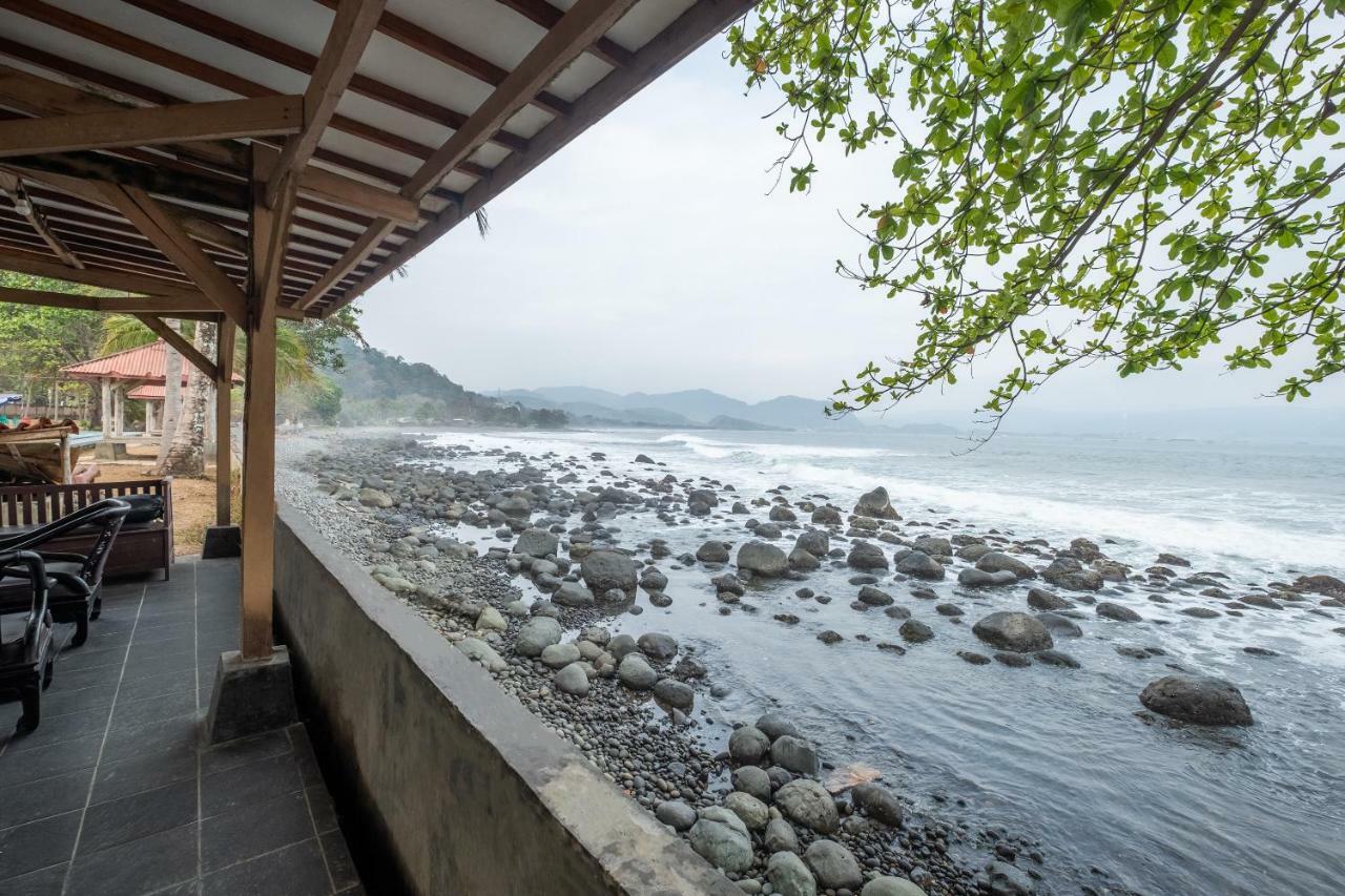 Oyo 951 Cempaka Ratu Beach Resort Сукабуми Экстерьер фото