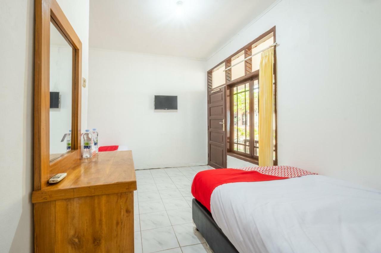 Oyo 951 Cempaka Ratu Beach Resort Сукабуми Экстерьер фото