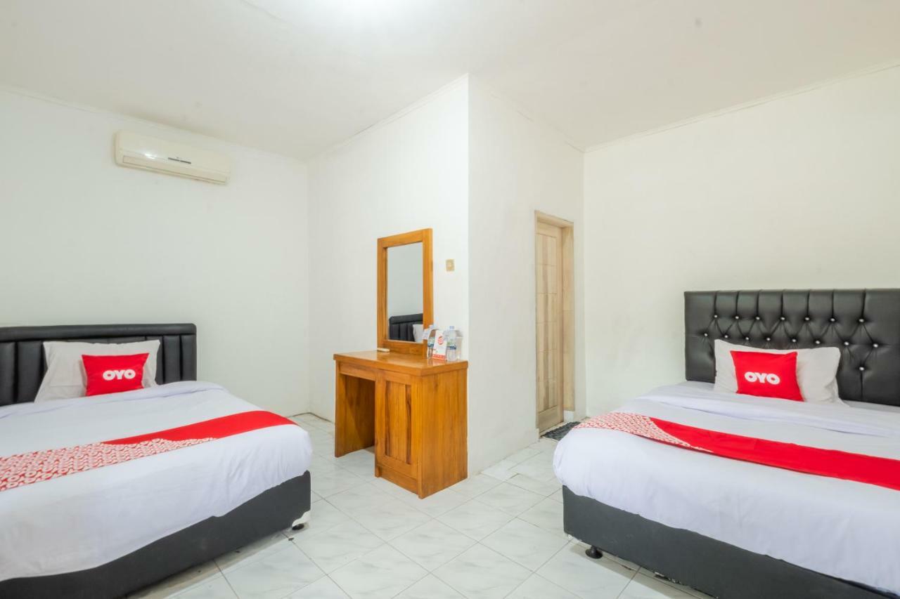 Oyo 951 Cempaka Ratu Beach Resort Сукабуми Экстерьер фото