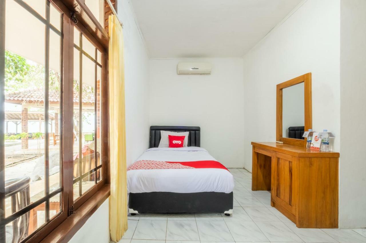 Oyo 951 Cempaka Ratu Beach Resort Сукабуми Экстерьер фото