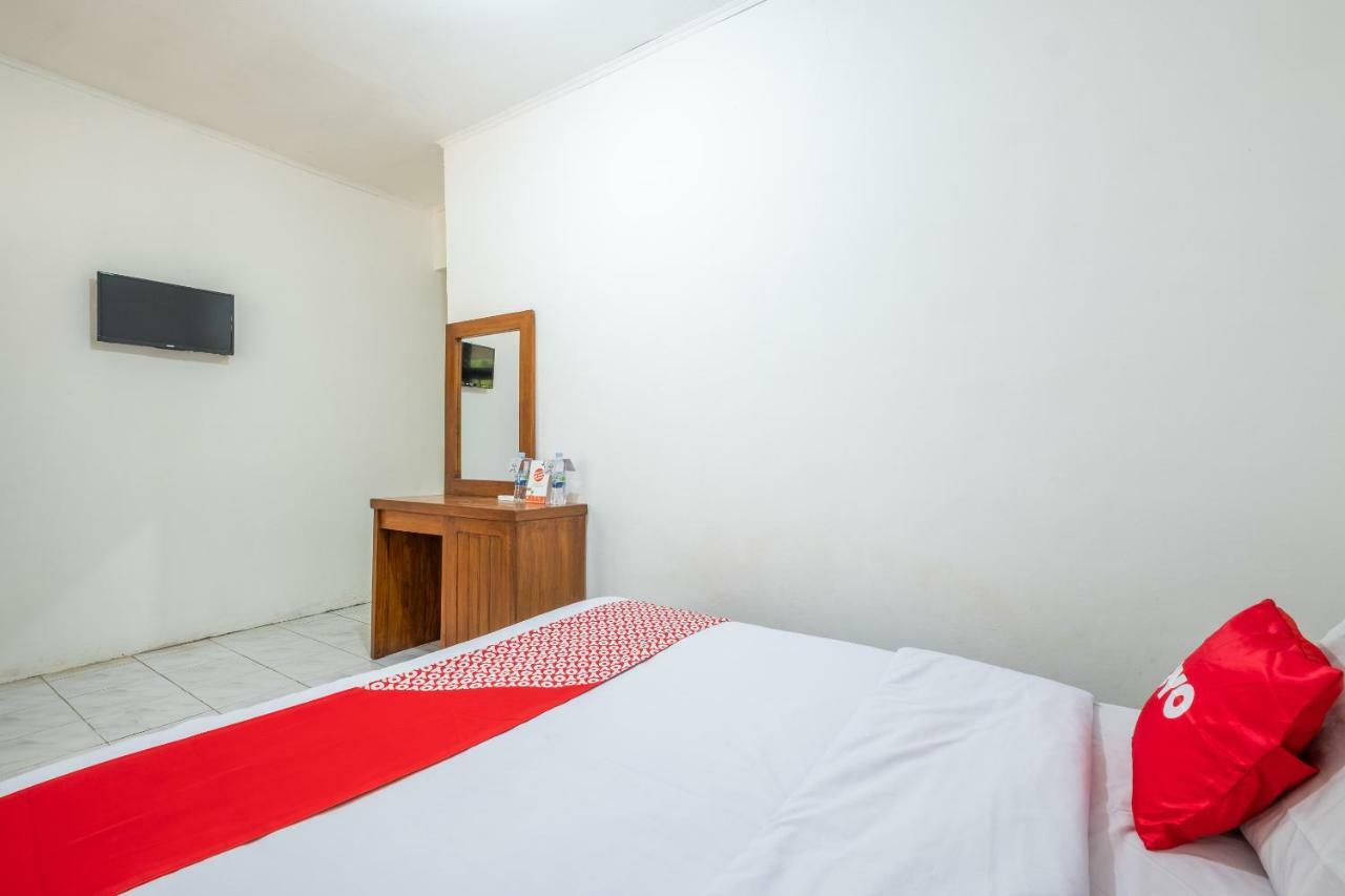 Oyo 951 Cempaka Ratu Beach Resort Сукабуми Экстерьер фото