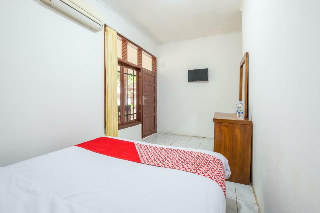 Oyo 951 Cempaka Ratu Beach Resort Сукабуми Экстерьер фото