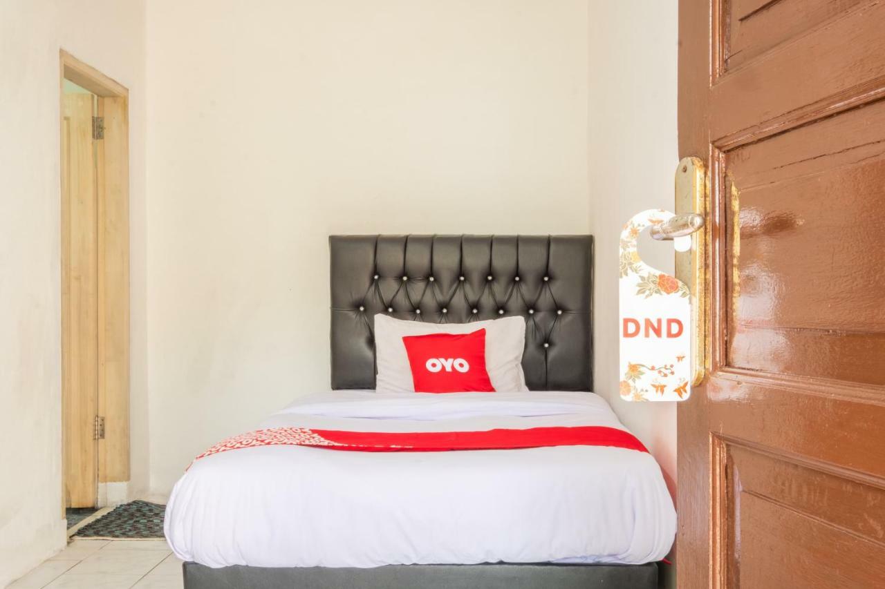 Oyo 951 Cempaka Ratu Beach Resort Сукабуми Экстерьер фото