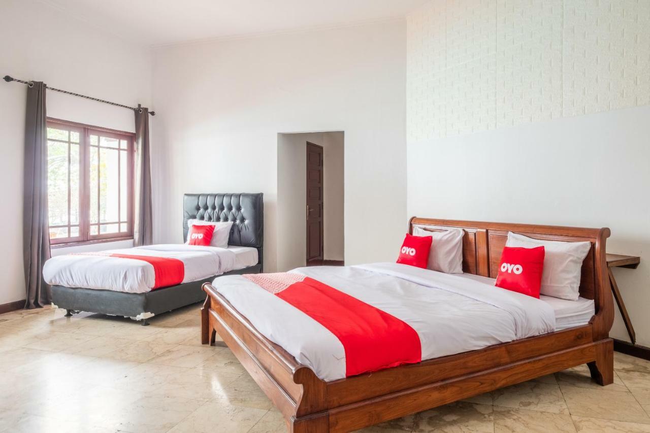 Oyo 951 Cempaka Ratu Beach Resort Сукабуми Экстерьер фото