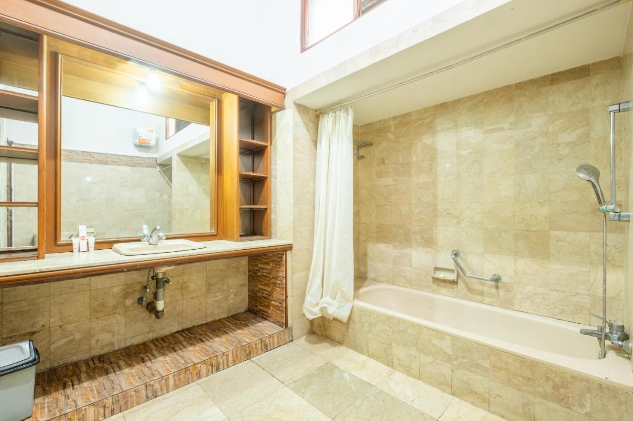 Oyo 951 Cempaka Ratu Beach Resort Сукабуми Экстерьер фото